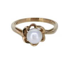BAGUE EN OR 14K SERTIE DpiUNE PERLE AKOYA