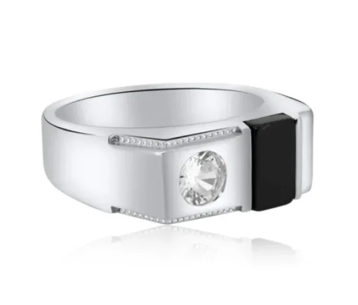 BAGUE STYLE CHEVALIÈRE EN ARGENT RHODIÉ SERTIE DpiUN ONYX ET DE CUBIQUES ZIRCONIAS