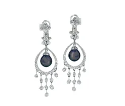 BOUCLES EN OR BLANC SERTIES DE PERLES DE TAHITI ET DE DIAMANTS