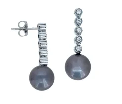 BOUCLES EN OR BLANC SERTIES DE PERLES DE TAHITI ET DE DIAMANTS