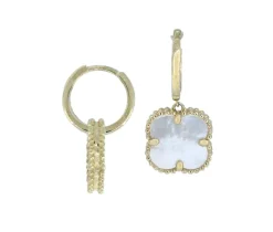 BOUCLES HUGGIES EN OR JAUNE AVEC TRÈFLE SERTI DE NACRE DE PERLE BLANCHE