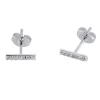 DÉLICATES BOUCLES STYLE BAR EN ARGENT RHODIÉ SERTIES DE CUBIQUES ZIRCONIAS