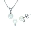 ENSEMBLE PENDENTIF ET BOUCLES EN OR 14K BLANC ET PERLES DpiEAU DOUCE SERTIS DE DIAMANTS