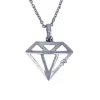 PENDENTIF EN OR À MODÈLES AJOURÉS VARIÉS SERTI DpiUN DIAMANT