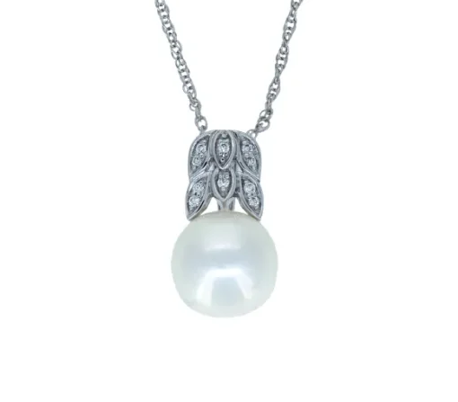 PENDENTIF EN OR BLANC SERTI DpiUNE PERLE DpiEAU DOUCE ET DE DIAMANTS