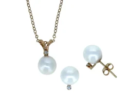 PENDENTIF ET BOUCLES EN OR 14K SERTIS DE PERLES AKOYA ET DE DIAMANTS